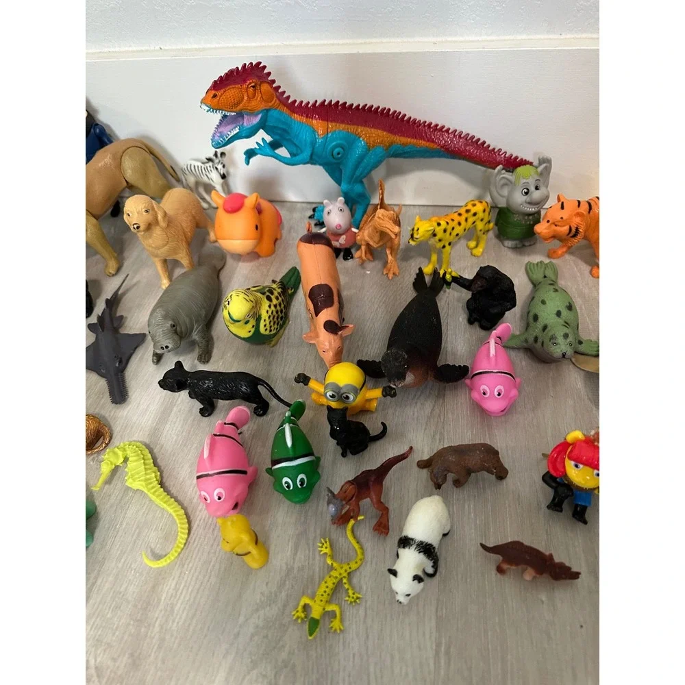 Mixed Lot of 40+ Plastic Toy Animals Figures Minions‎ Dinosaurs Sea Creatures